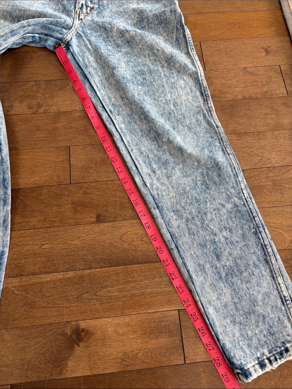 Vintage Relaxed Fit Women's Acid Wash Jeans - Light Blue - Picture 9 of 12